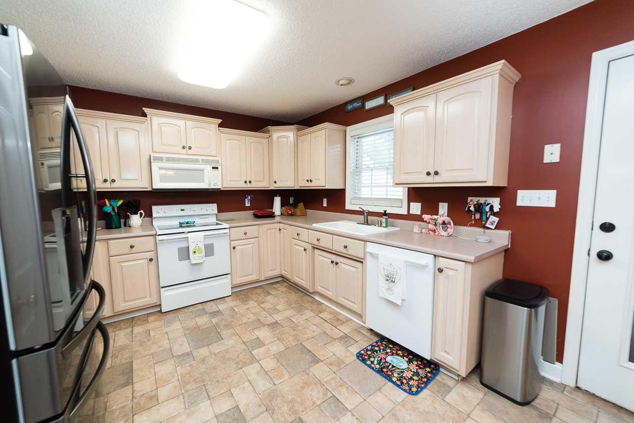 136 Thompson Road Wellford, SC 29385 - Photo 18 of 28
