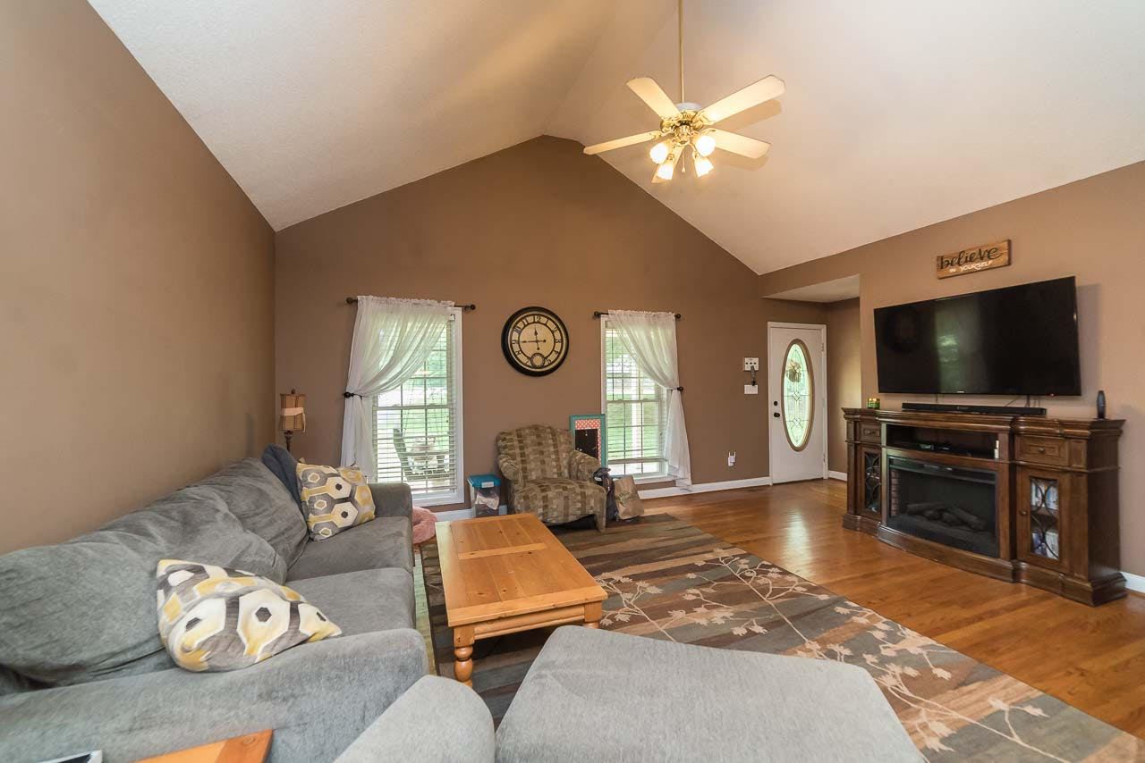 136 Thompson Road Wellford, SC 29385 - Photo 9 of 28