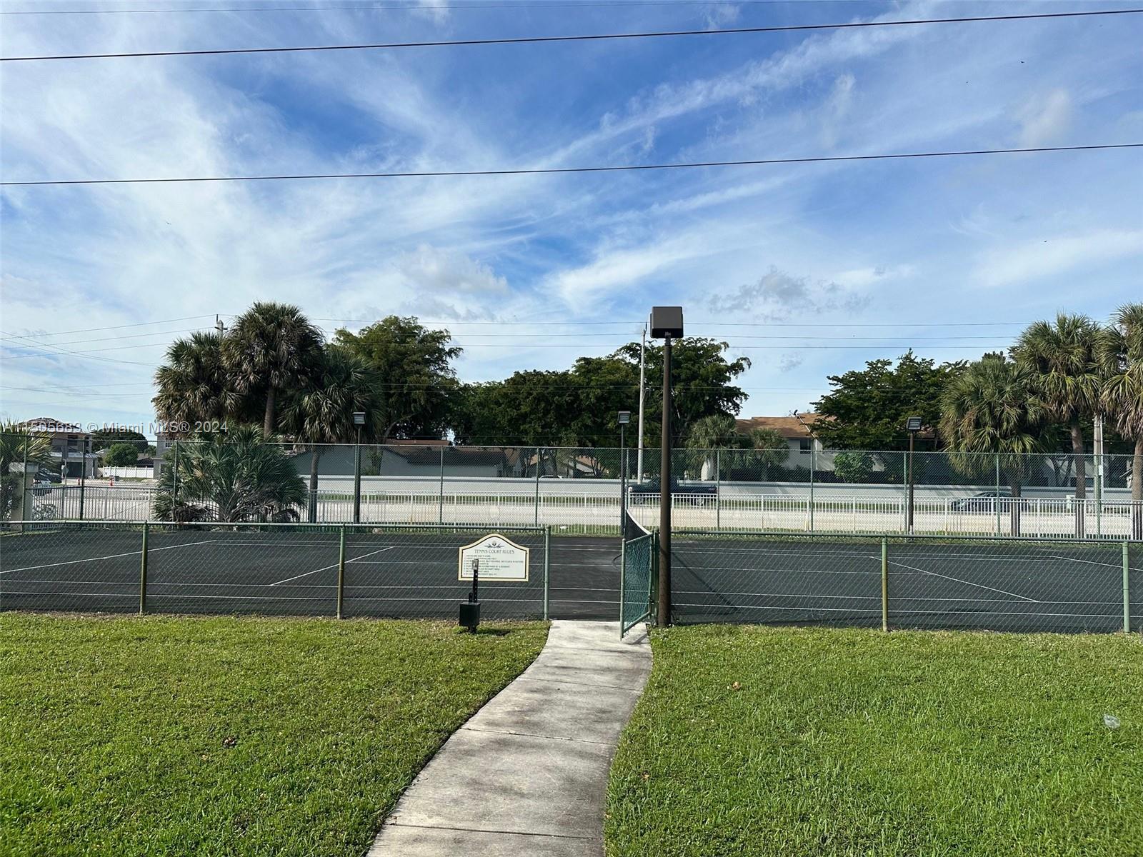5686 Rock Island Road, Unit 134 Tamarac, FL 33319 - Photo 9 of 21 a view of a entertaining space