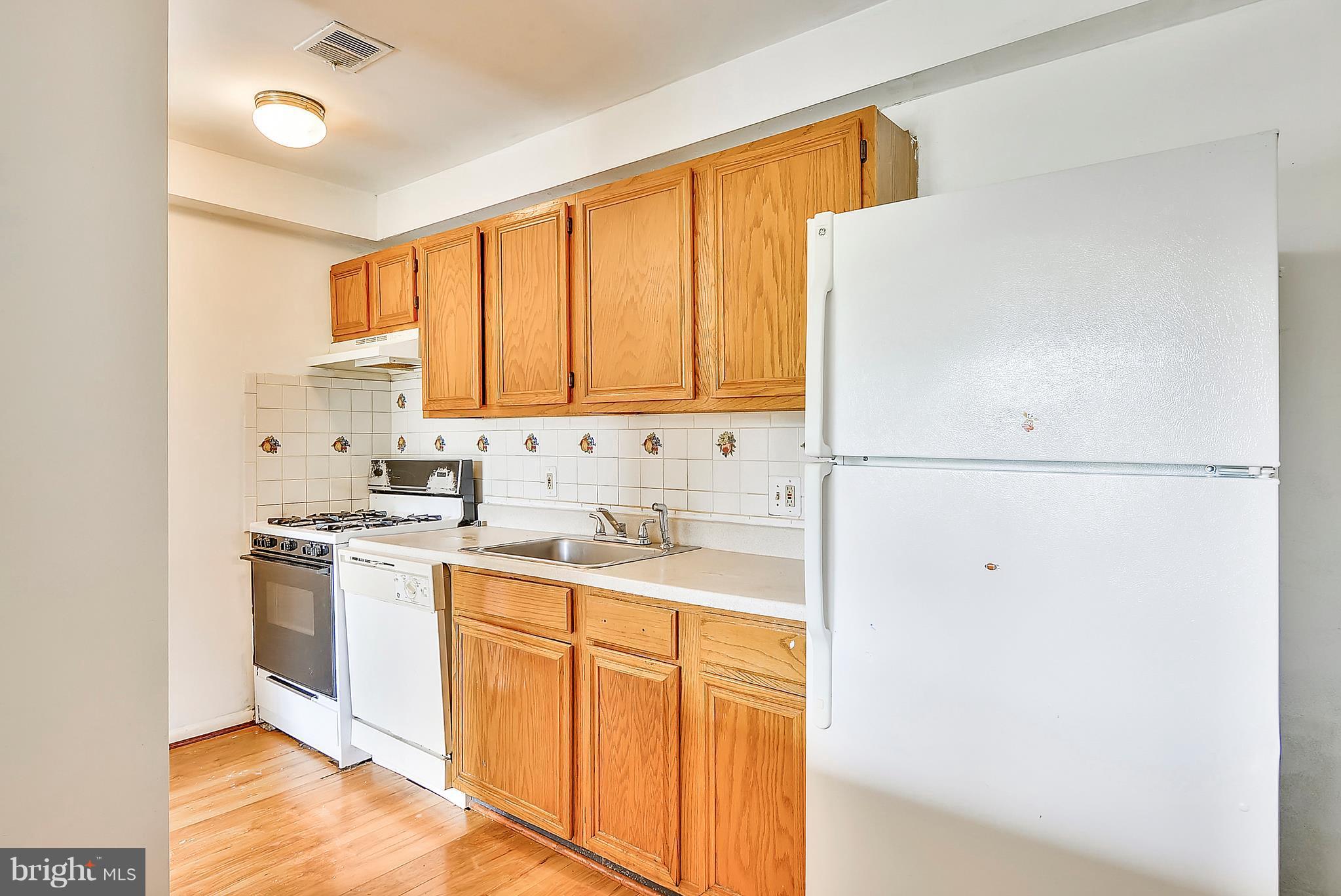 3814 Bel Pre Road, Unit 1470 Silver Spring, MD 20906 - Photo 4 of 27 Kitchen