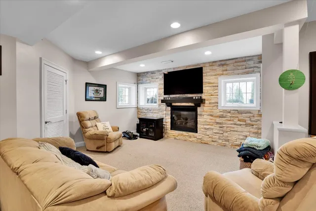 $745,000 | 1358 Karen Drive, West Dundee, IL 60118