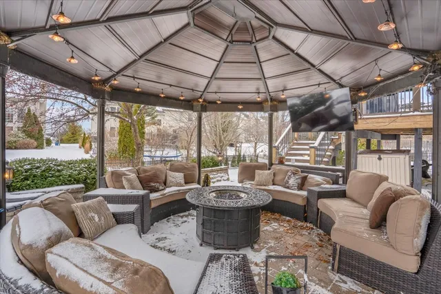 $745,000 | 1358 Karen Drive, West Dundee, IL 60118