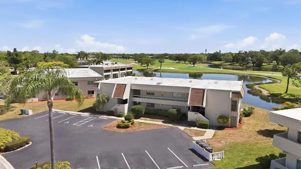 $199,999 | 7271 West Country Club Drive North, Unit 122, Sarasota, FL 34243
