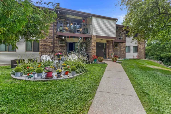 $219,000 | 1015 North Sunny Vale Lane, Unit E, Madison, WI 53713