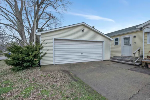 $169,000 | 626 Monroe Street, Newburgh, IN 47630