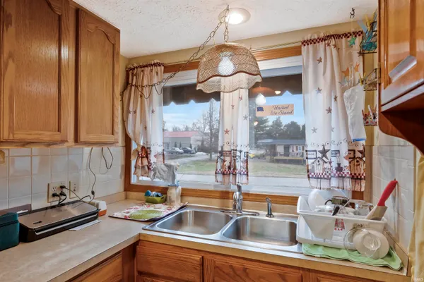 $186,000 | 626 Monroe Street, Newburgh, IN 47630