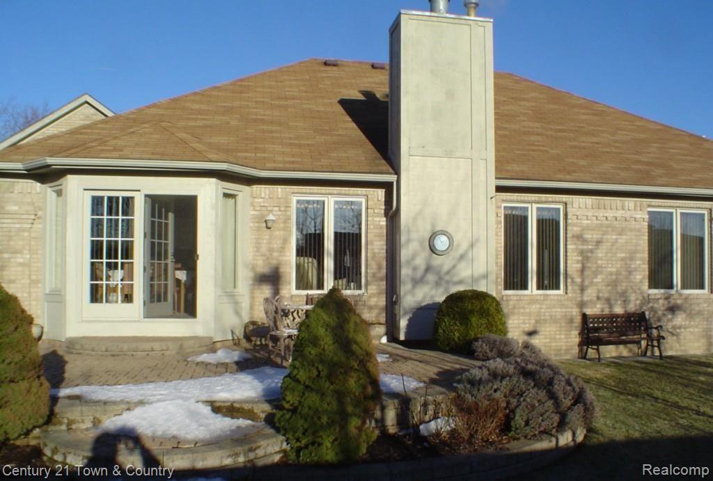 2908 Alexander Street Rochester, MI 48309 - Photo 27 of 38 Back of Home 13.jpg