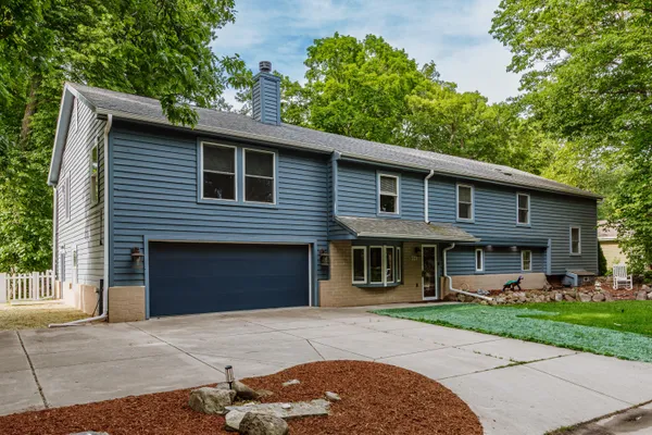 $625,000 | 727 East Madison Street, Oconomowoc, WI 53066