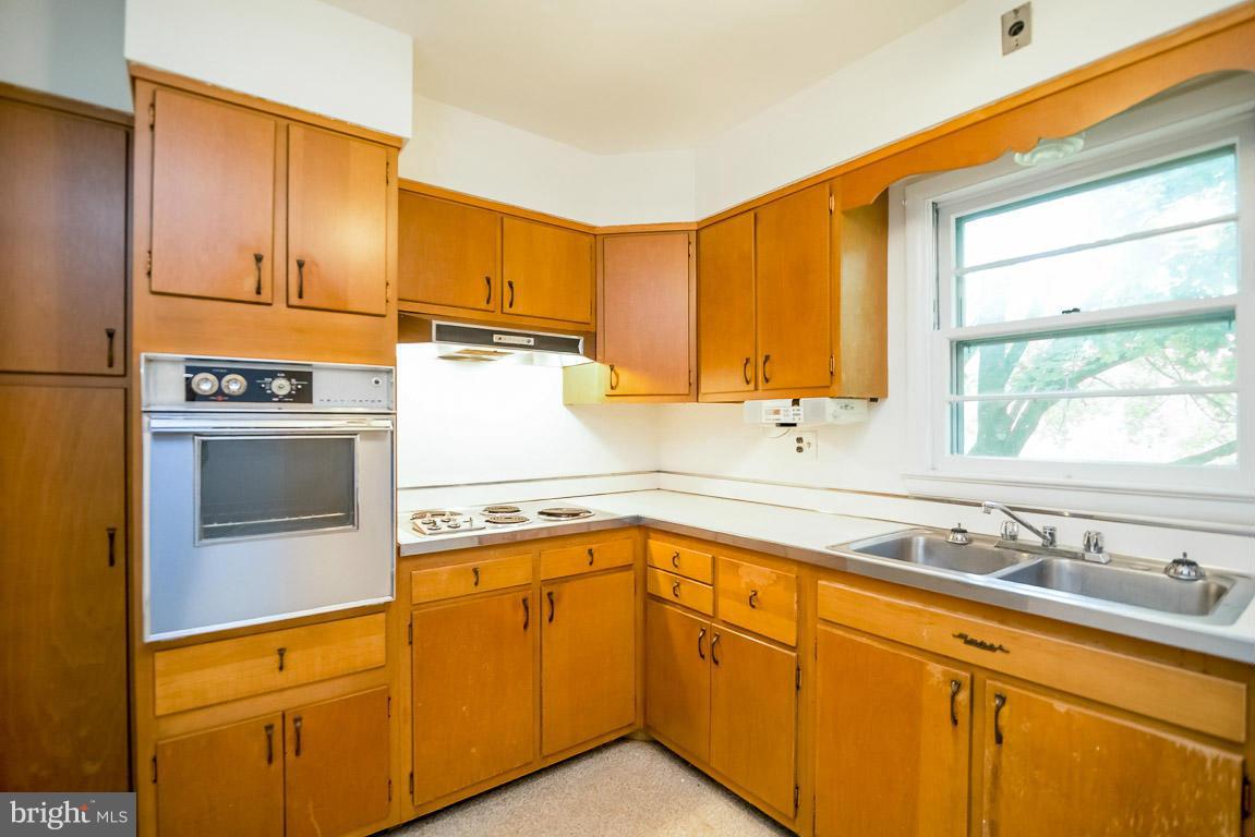11809 Wayneridge Street Fulton, MD 20759 - Photo 11 of 25 Kitchen