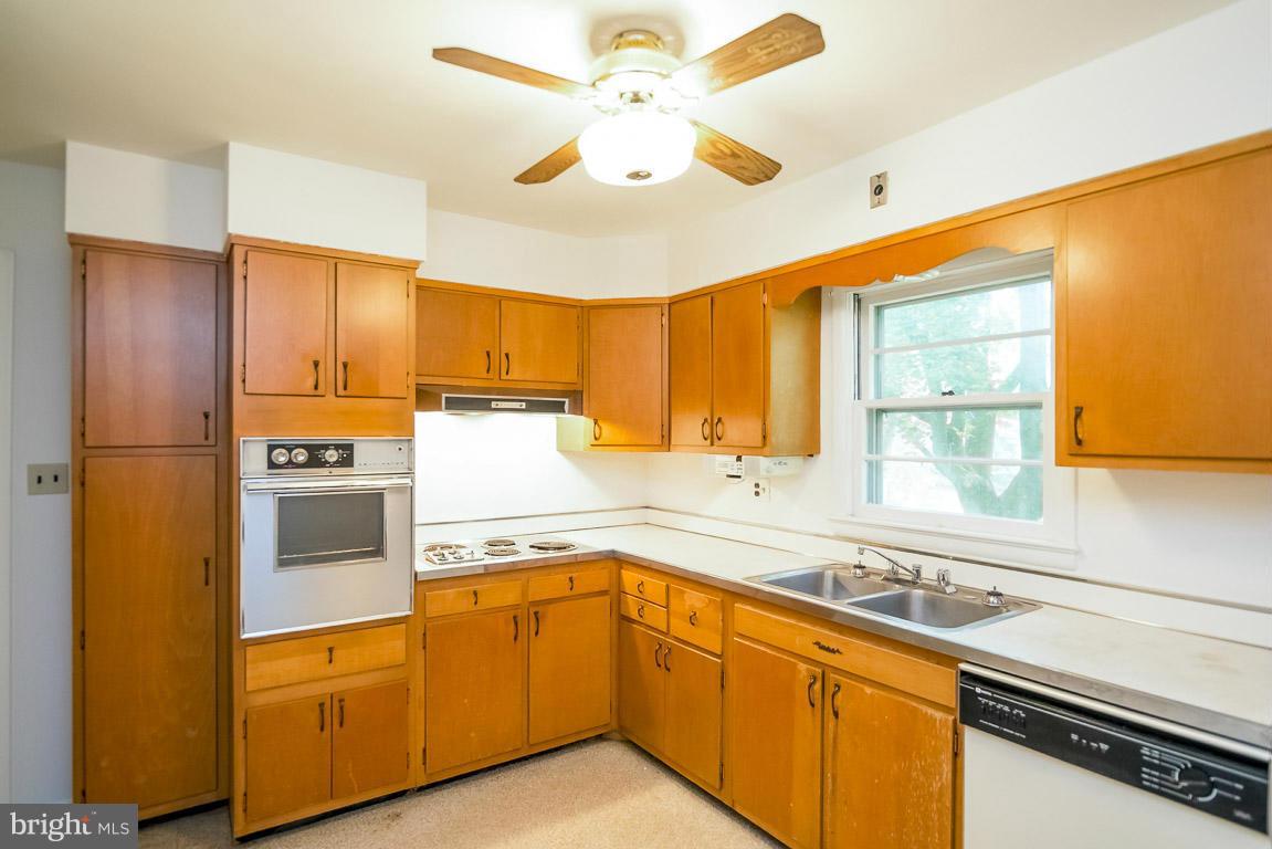 11809 Wayneridge Street Fulton, MD 20759 - Photo 12 of 25 Kitchen