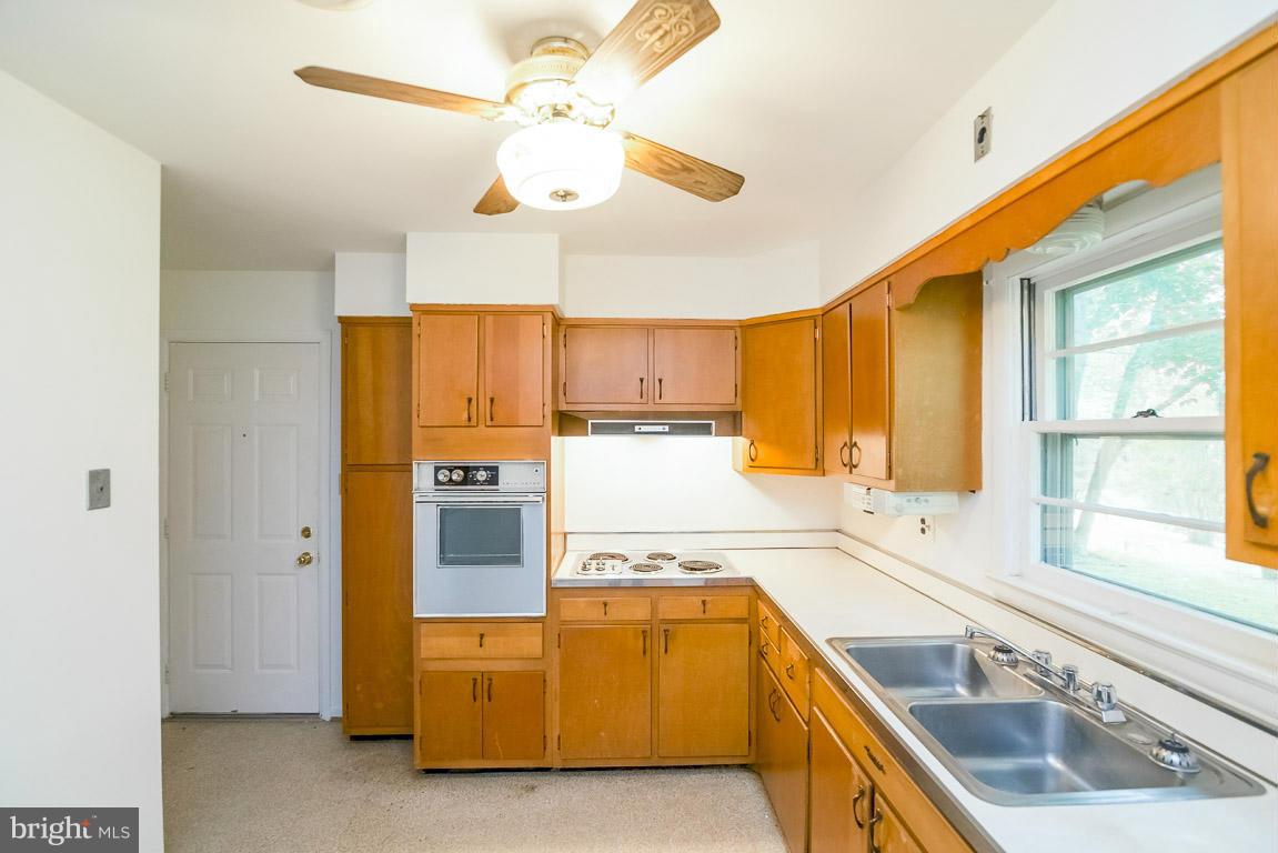 11809 Wayneridge Street Fulton, MD 20759 - Photo 13 of 25 Kitchen
