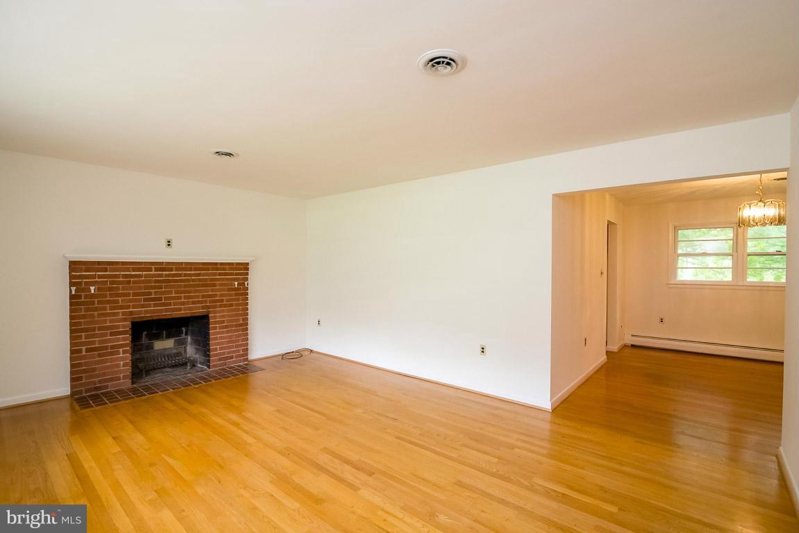 11809 Wayneridge Street Fulton, MD 20759 - Photo 6 of 25 Living Room looking into dining room