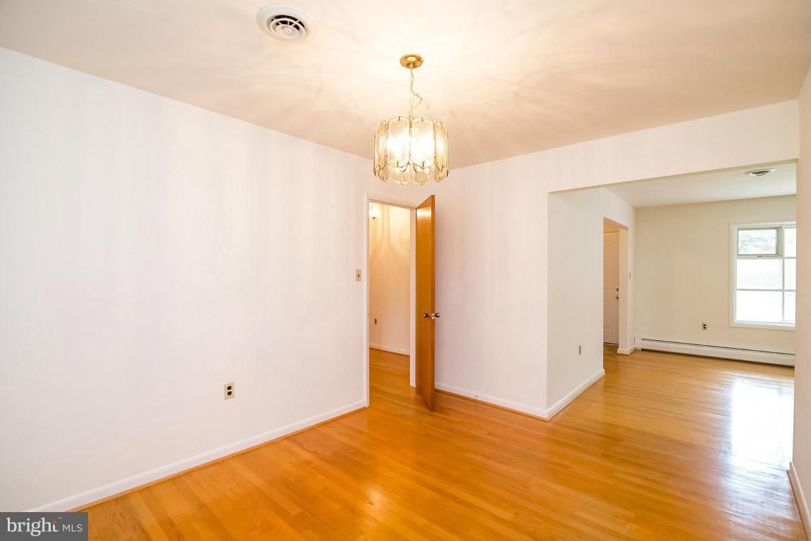 11809 Wayneridge Street Fulton, MD 20759 - Photo 9 of 25 Living Room