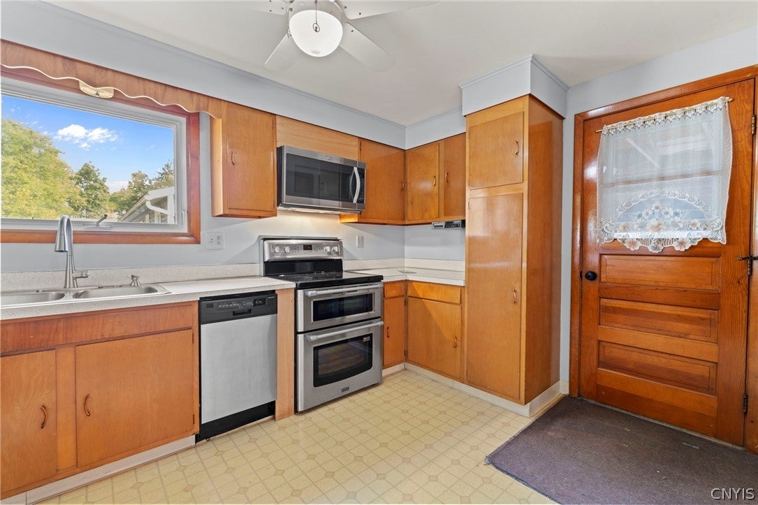7761 Davis Road Syracuse, NY 13212 - Photo 19 of 46 Gallery Image 19