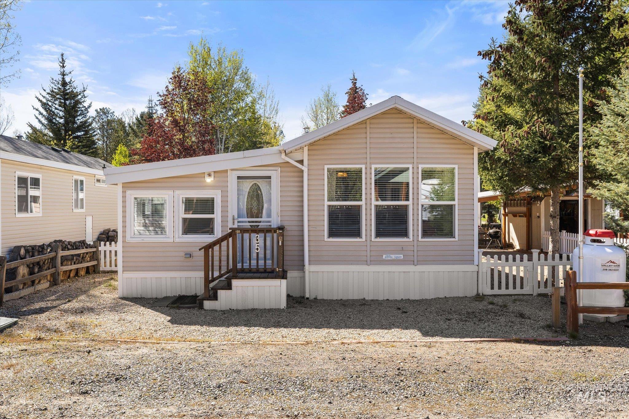 33-35 A Street Cascade, ID 83611 - Photo 2 of 20