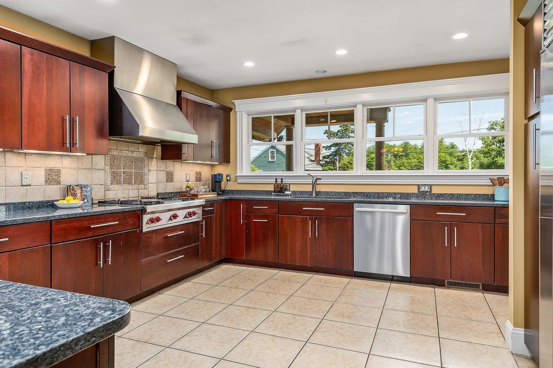 7 Shaw Road Portsmouth, NH 03801 - Photo 12 of 57