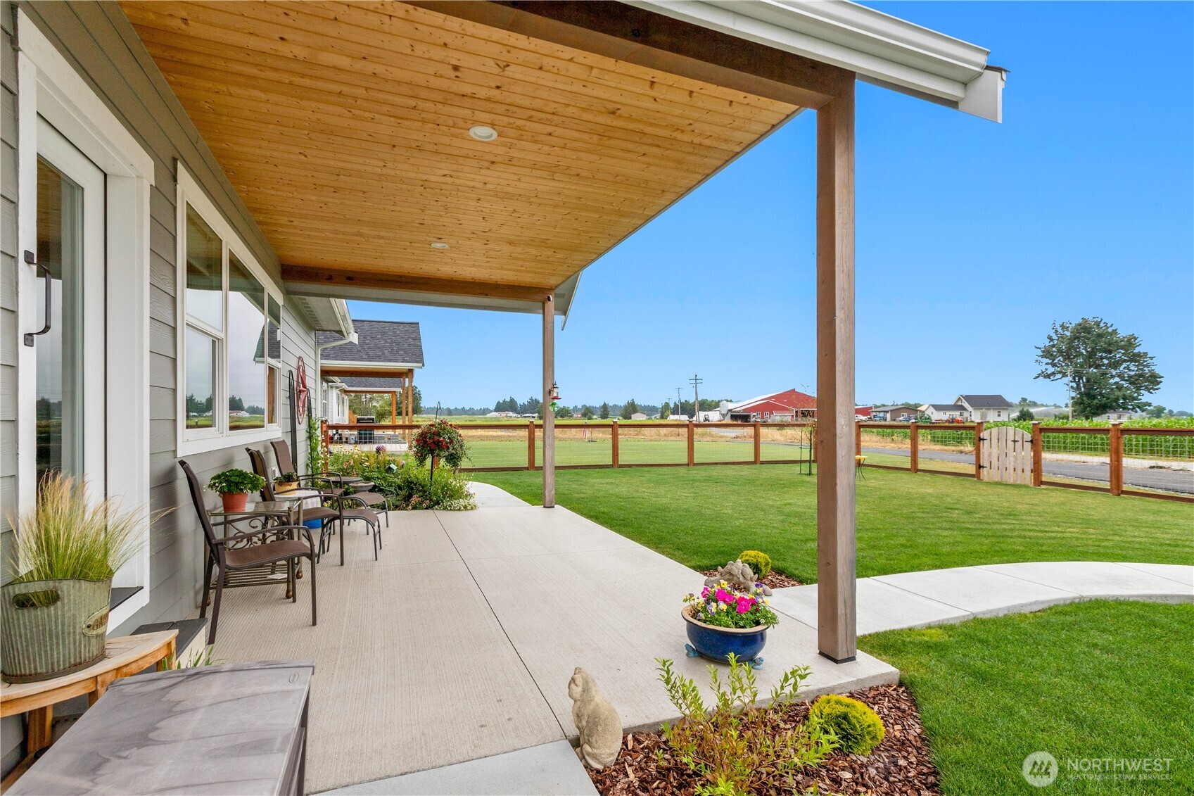 2068 Bowfin Way Lynden, WA 98264 - Photo 24 of 35 a patio with table and chairs