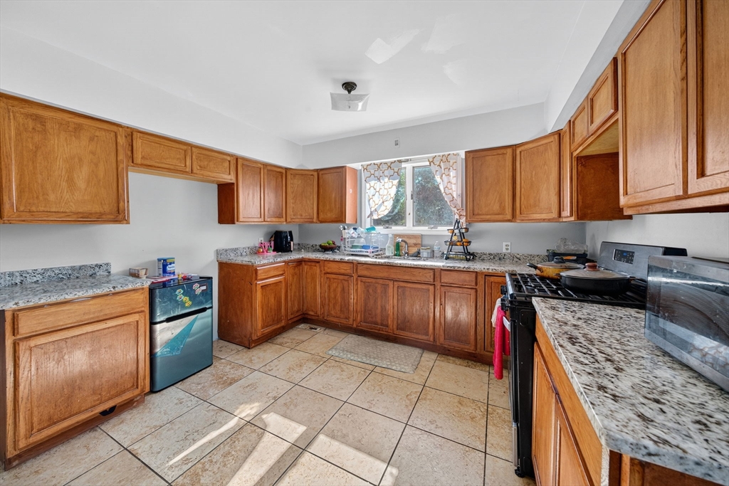 125 Carl Street Fall River, MA 02721 - Photo 18 of 31