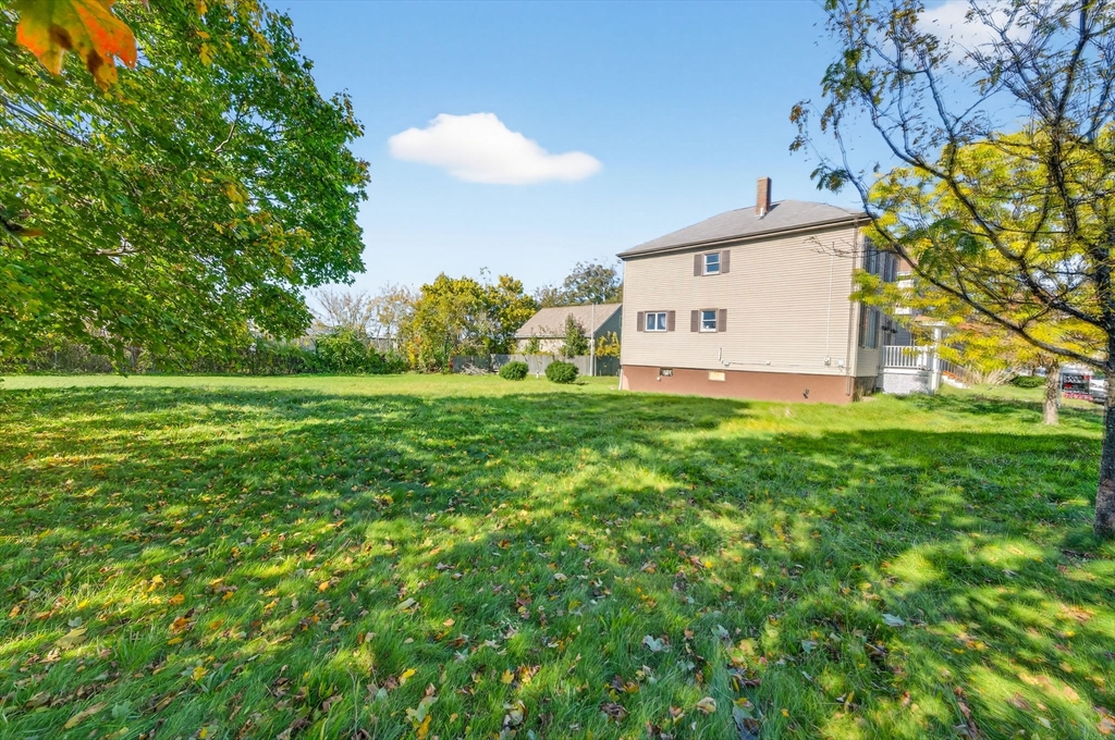 125 Carl Street Fall River, MA 02721 - Photo 8 of 31