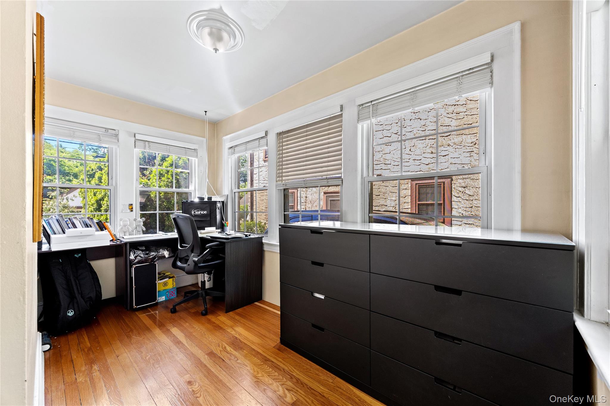 82 Superior Road Floral Park, NY 11001 - Photo 4 of 26