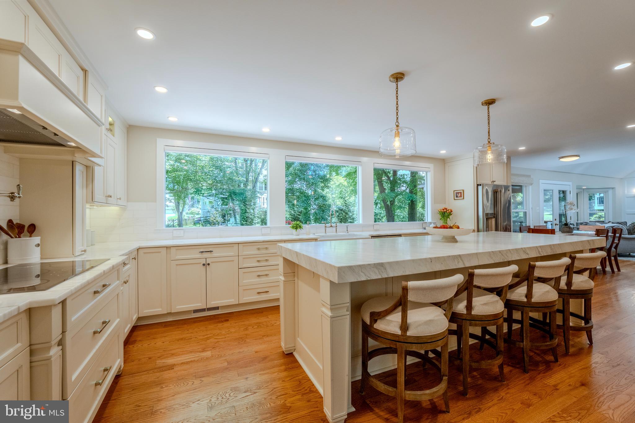 11910 Winstead Lane Reston, VA 20194 - Photo 8 of 80 Kitchen -Large Windows