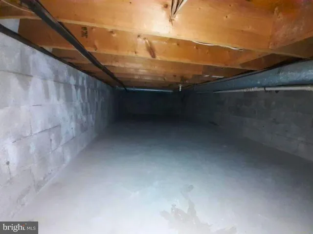 a view of entryway with outdoor area