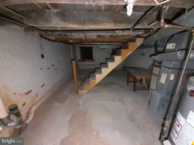 a view of an empty room with closet