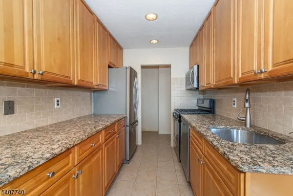 $399,000 | 355 River Road, Unit H, Nutley, NJ 07110