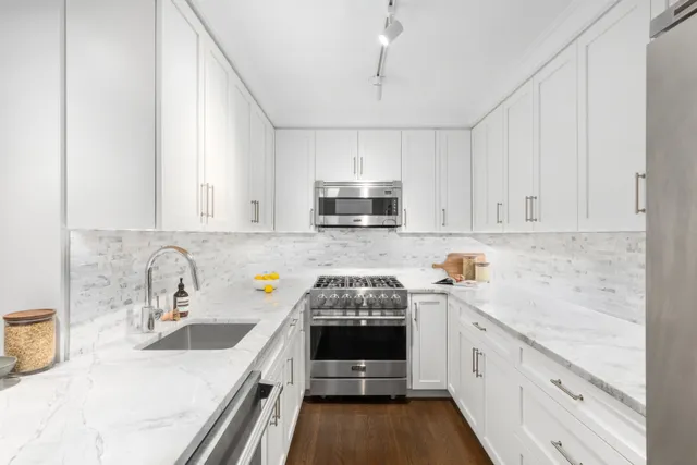 $1,075,000 | 625 Main Street, Unit 733 | Roosevelt Island