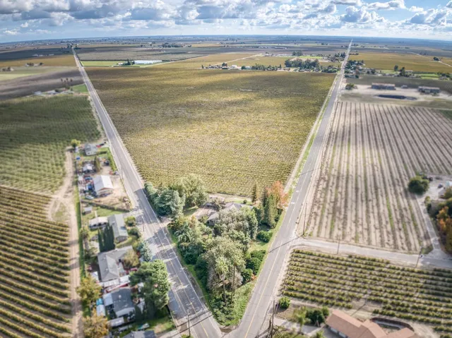 $725,000 | 10477 South Henderson Road, Fresno, CA 93706