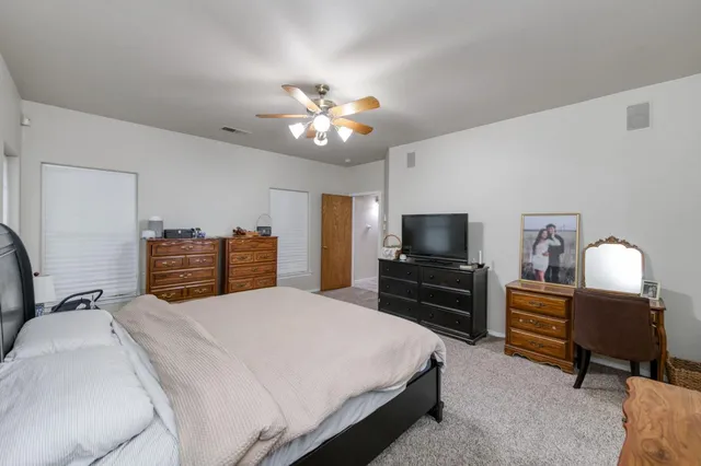 $725,000 | 10477 South Henderson Road, Fresno, CA 93706