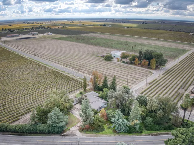 $725,000 | 10477 South Henderson Road, Fresno, CA 93706