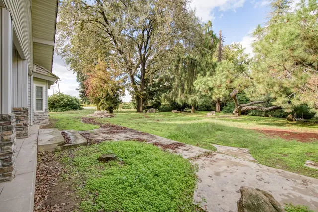 $725,000 | 10477 South Henderson Road, Fresno, CA 93706