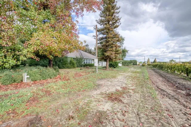 $725,000 | 10477 South Henderson Road, Fresno, CA 93706