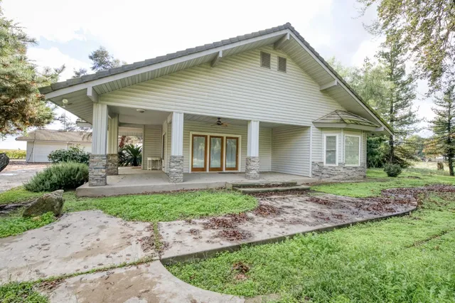 $725,000 | 10477 South Henderson Road, Fresno, CA 93706