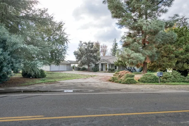 $725,000 | 10477 South Henderson Road, Fresno, CA 93706