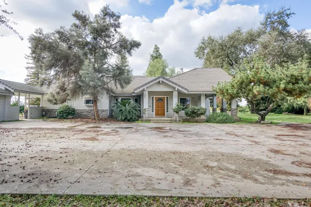 $725,000 | 10477 South Henderson Road, Fresno, CA 93706