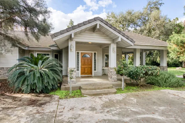 $725,000 | 10477 South Henderson Road, Fresno, CA 93706