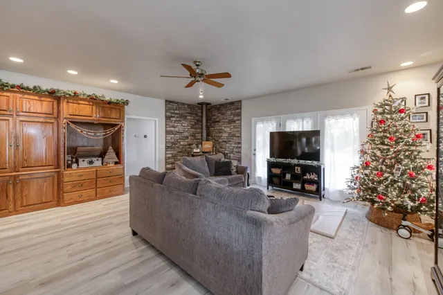 $725,000 | 10477 South Henderson Road, Fresno, CA 93706