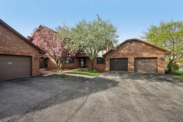 $325,000 | 37 Terrace Lane, Unit F, Lake Zurich, IL 60047