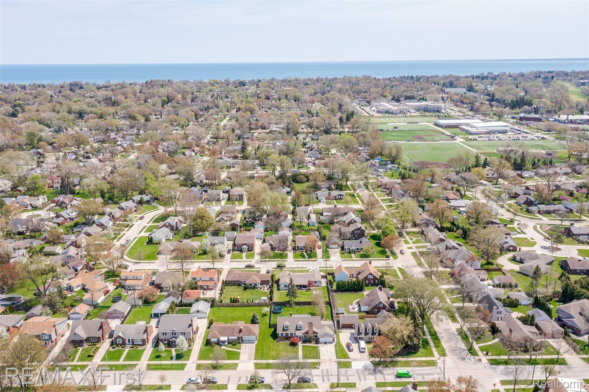 19950 Holiday Road Grosse Pointe, MI 48236 - Photo 4 of 30 Holiday-41.jpg