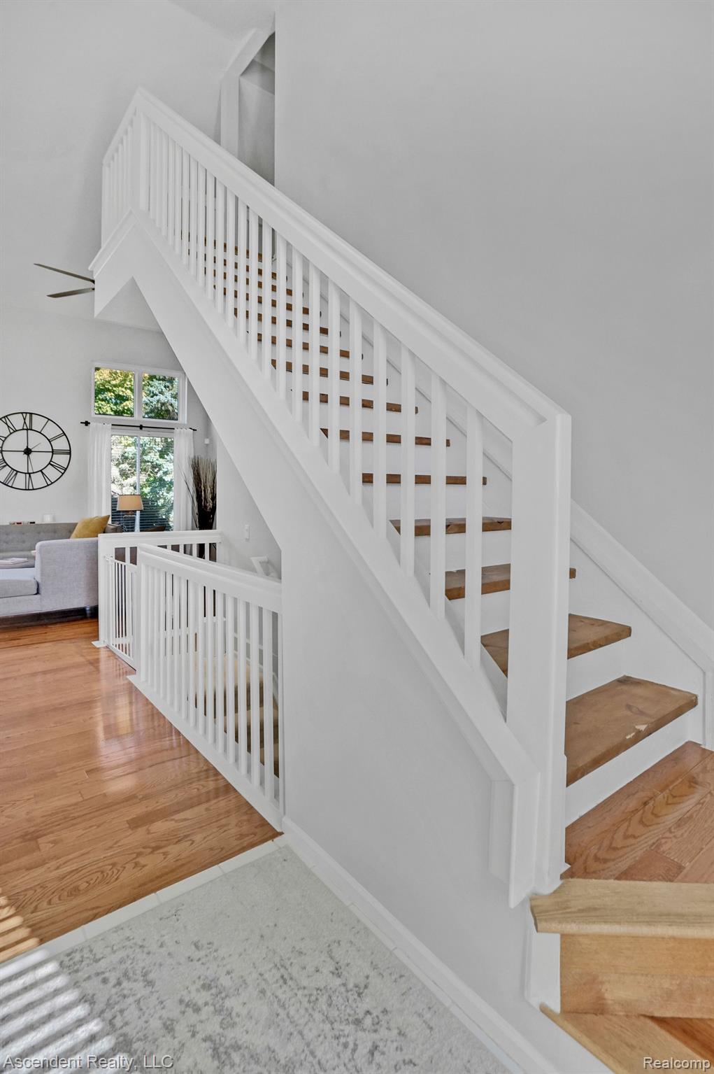3198 Silverbrook Drive Rochester, MI 48306 - Photo 6 of 38 Foyer