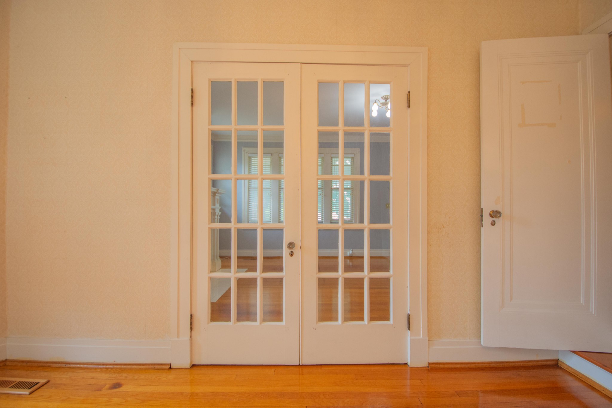 311 South 3rd Street Pulaski, TN 38478 - Photo 11 of 44 a view of an empty room with wooden floor and windows
