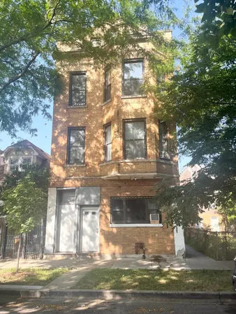$1,250 | 2706 South St Louis Avenue, Unit 3R, Chicago, IL 60623