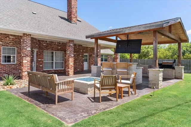a view of a house with backyard and porch