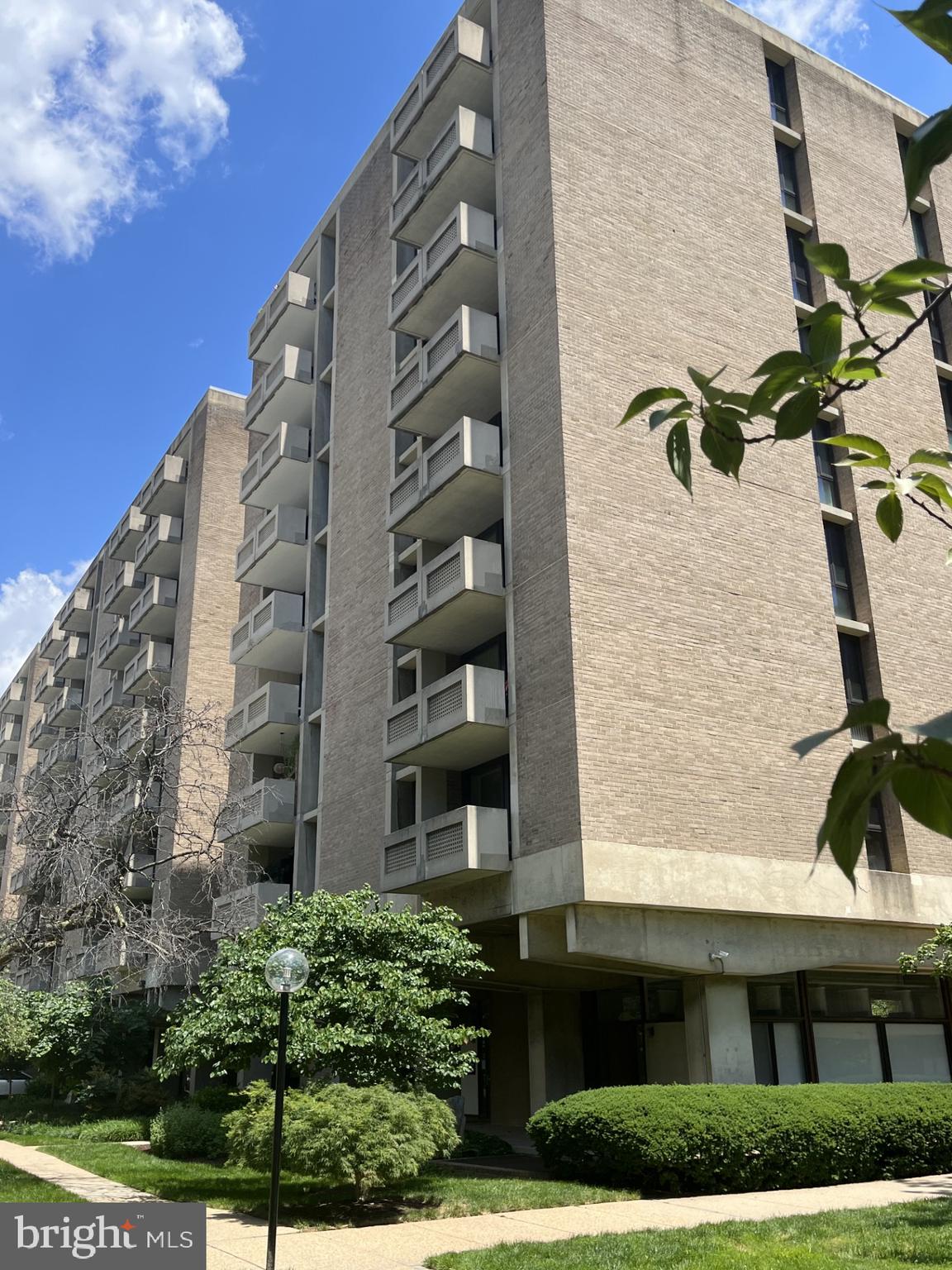 300 M Street Southwest, Unit N801 Washington, DC 20024 - Photo 1 of 12 front view of a building