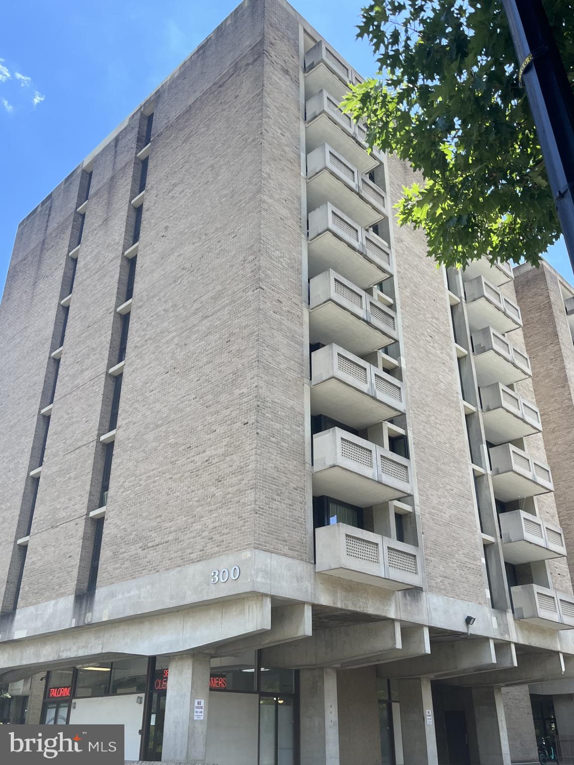 300 M Street Southwest, Unit N801 Washington, DC 20024 - Photo 2 of 12 front view of a building