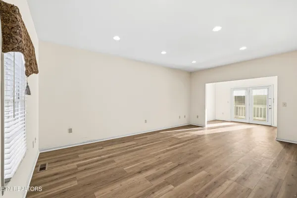 $319,900 | 506 Fairway Drive, Athens, TN 37303