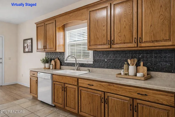 $319,900 | 506 Fairway Drive, Athens, TN 37303