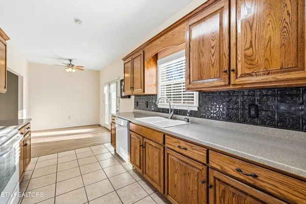 $319,900 | 506 Fairway Drive, Athens, TN 37303